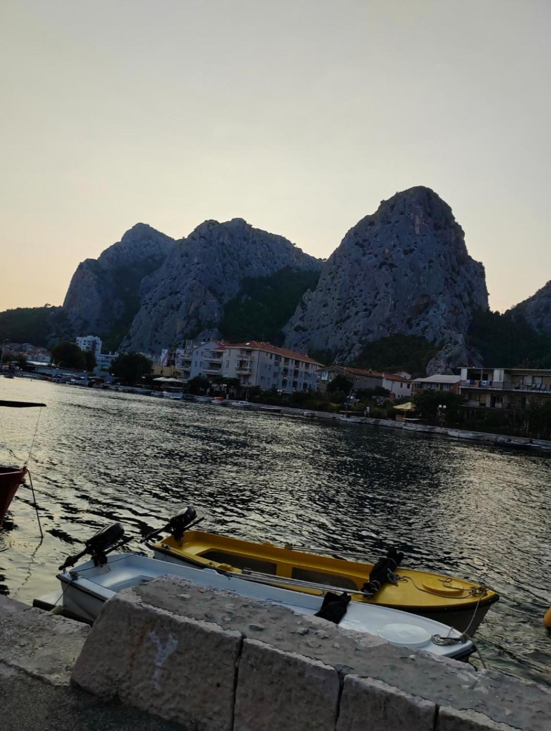 Apartmani Branko Vojnovic Omis Exterior photo